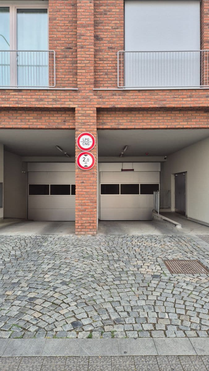 Pronájem garáže 15 m², Křižíkova, Praha, Praha Pronájem garáže 15 m², Křižíkova, Praha, Praha