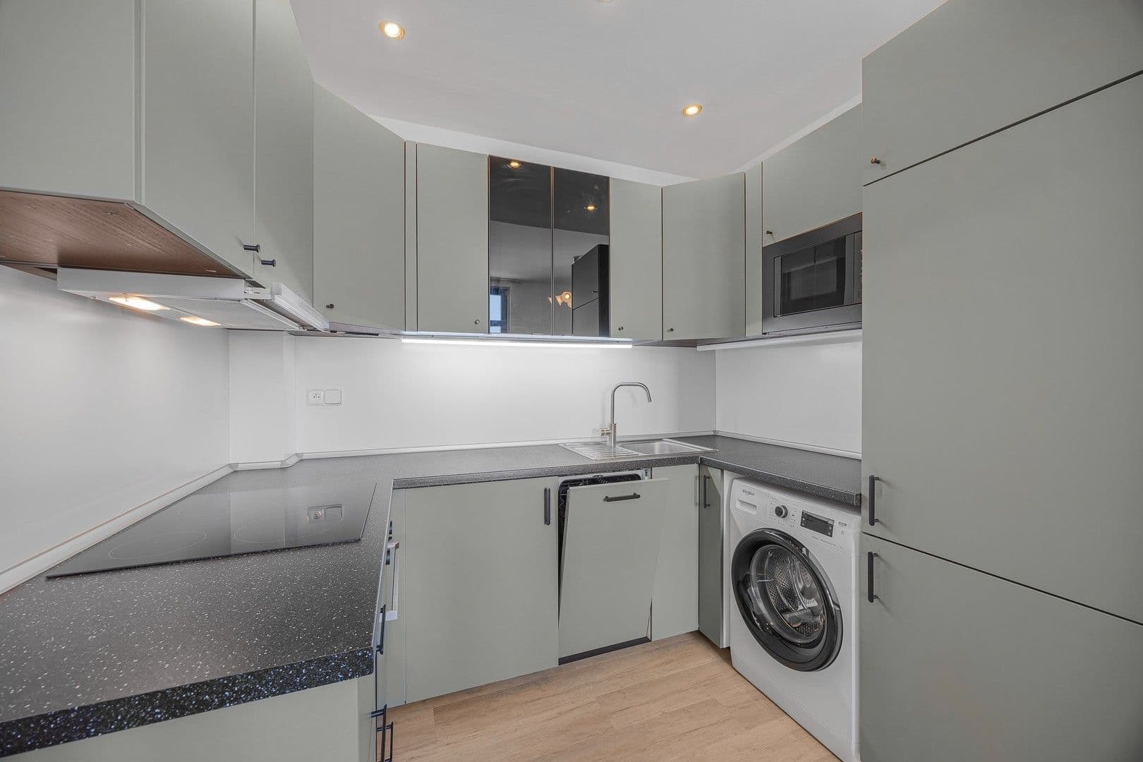 Pronájem bytu 2+kk 50 m², Masarykovo náměstí, Brandýs nad Labem-Stará Boleslav, Středočeský kraj Pronájem bytu 2+kk 50 m², Masarykovo náměstí, Brandýs nad Labem-Stará Boleslav, Středočeský kraj