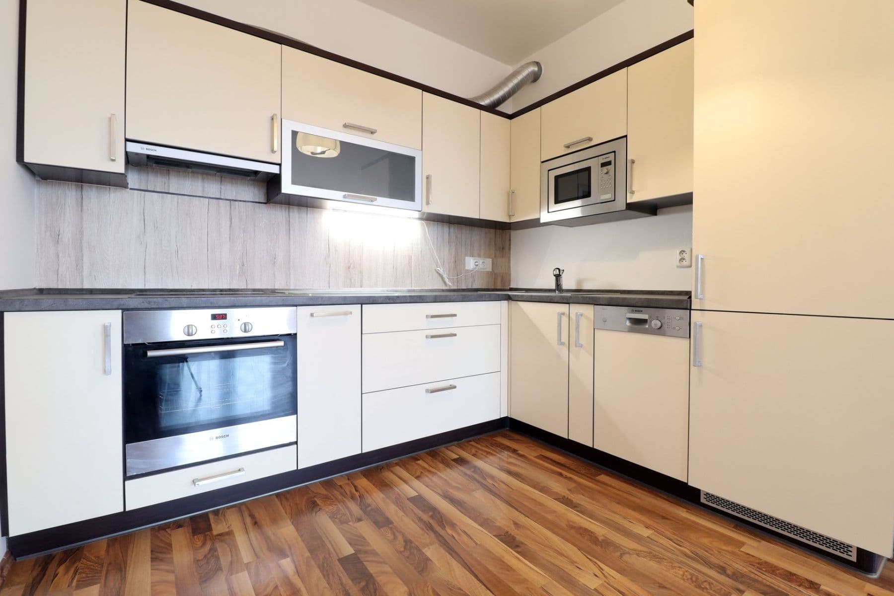 Pronájem bytu 2+kk 68 m², Edisonova, Praha, Praha Pronájem bytu 2+kk 68 m², Edisonova, Praha, Praha