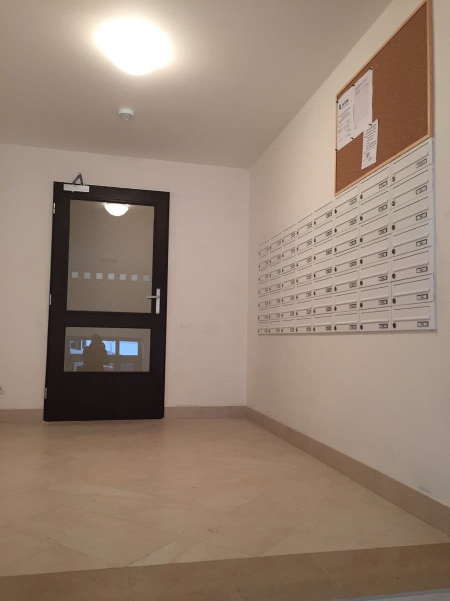 Pronájem bytu 1+kk 35 m², Modenská, Praha, Praha Pronájem bytu 1+kk 35 m², Modenská, Praha, Praha