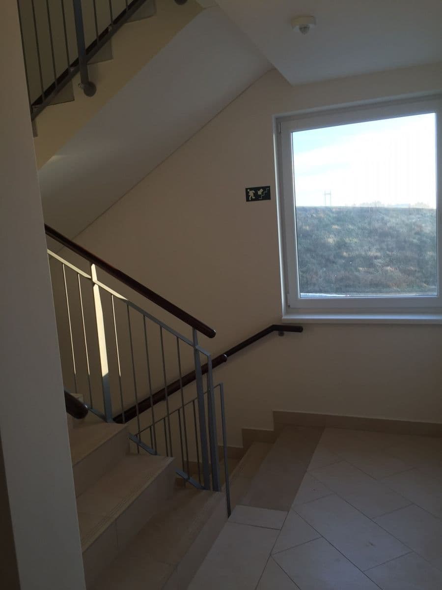 Pronájem bytu 1+kk 35 m², Modenská, Praha, Praha Pronájem bytu 1+kk 35 m², Modenská, Praha, Praha