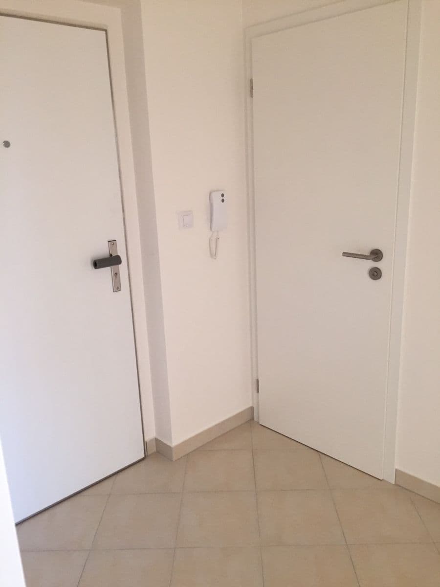 Pronájem bytu 1+kk 35 m², Modenská, Praha, Praha Pronájem bytu 1+kk 35 m², Modenská, Praha, Praha
