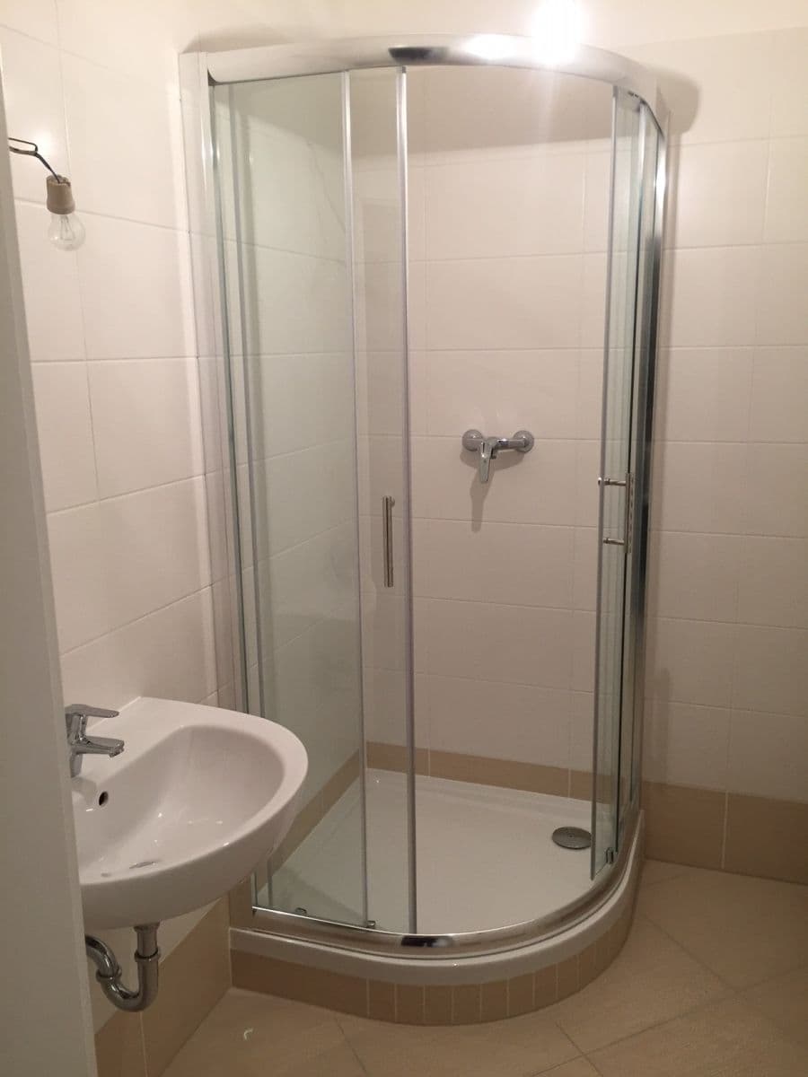 Pronájem bytu 1+kk 35 m², Modenská, Praha, Praha Pronájem bytu 1+kk 35 m², Modenská, Praha, Praha