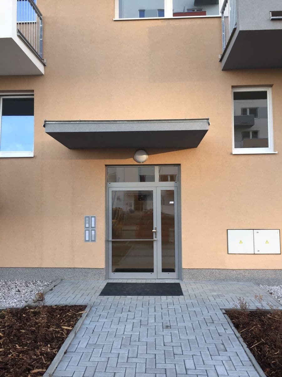 Pronájem bytu 1+kk 35 m², Modenská, Praha, Praha Pronájem bytu 1+kk 35 m², Modenská, Praha, Praha