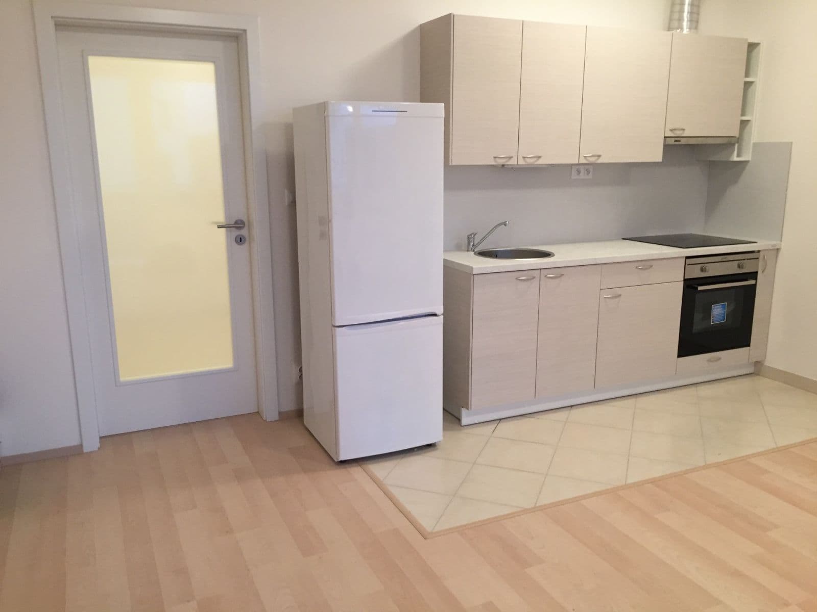 Pronájem bytu 1+kk 35 m², Modenská, Praha, Praha Pronájem bytu 1+kk 35 m², Modenská, Praha, Praha