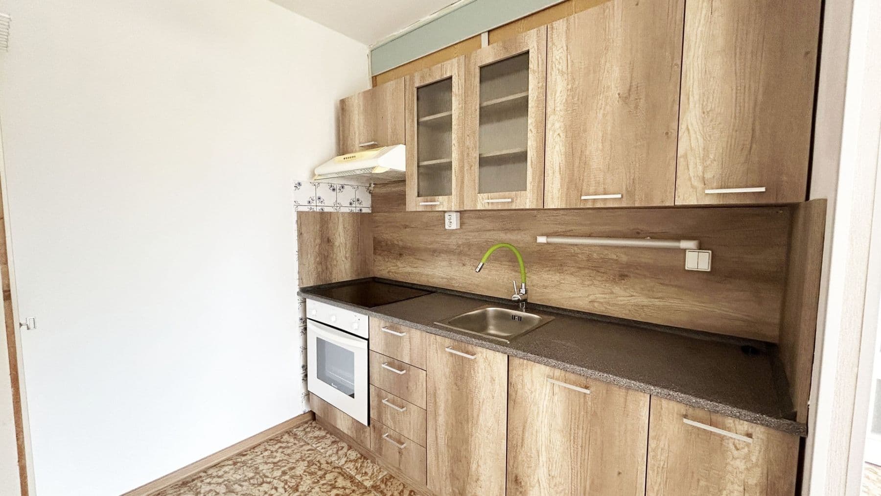 Pronájem bytu 2+kk 52 m², Vikova, Slaný, Středočeský kraj Pronájem bytu 2+kk 52 m², Vikova, Slaný, Středočeský kraj