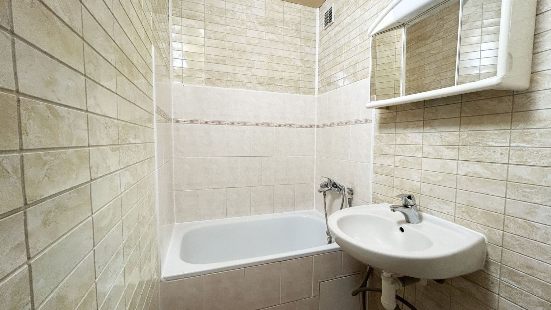 Pronájem bytu 2+kk 52 m², Vikova, Slaný, Středočeský kraj Pronájem bytu 2+kk 52 m², Vikova, Slaný, Středočeský kraj