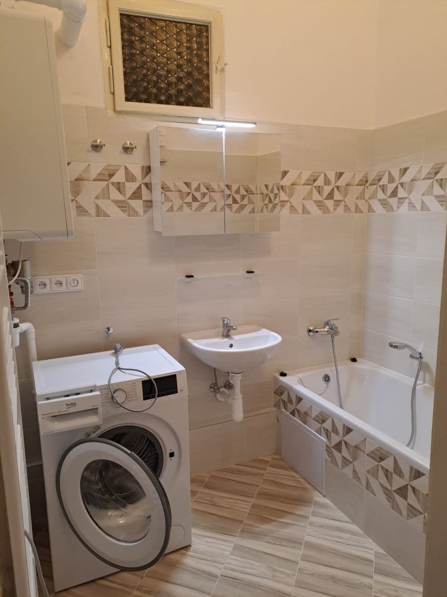 Pronájem bytu 3+1 110 m², Kafkova, Praha, Praha Pronájem bytu 3+1 110 m², Kafkova, Praha, Praha