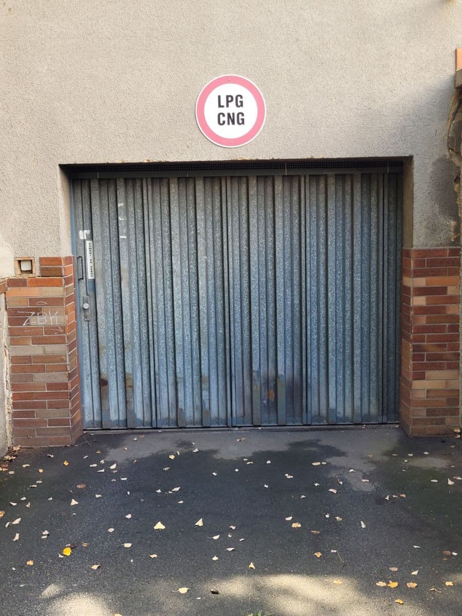 Pronájem garáže 14 m², Brožíkova, Plzeň, Plzeňský kraj Pronájem garáže 14 m², Brožíkova, Plzeň, Plzeňský kraj