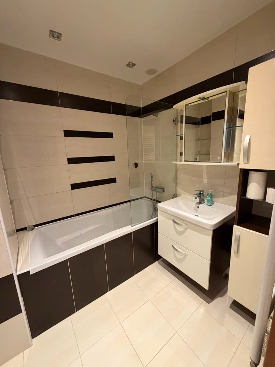 Pronájem bytu 2+1 74 m², Toužimská, Praha, Praha Pronájem bytu 2+1 74 m², Toužimská, Praha, Praha