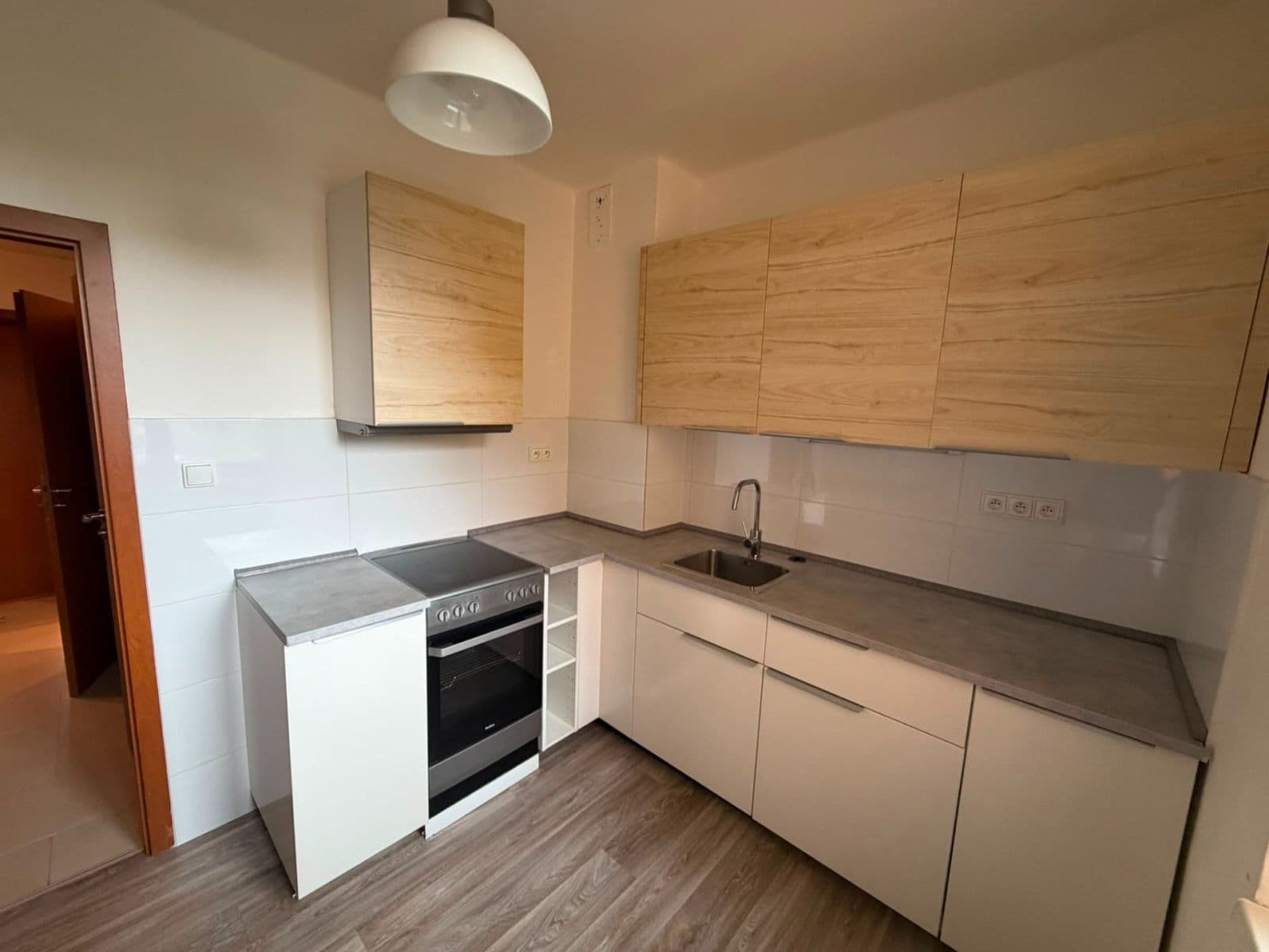 Pronájem bytu 2+1 74 m², Toužimská, Praha, Praha Pronájem bytu 2+1 74 m², Toužimská, Praha, Praha