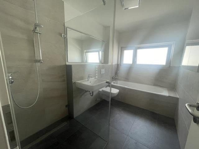 Prodej domu 134 m², pozemek 133 m², Langenfeld (Rheinland), Severní Porýní-Vestfálsko Prodej domu 134 m², pozemek 133 m², Langenfeld (Rheinland), Severní Porýní-Vestfálsko