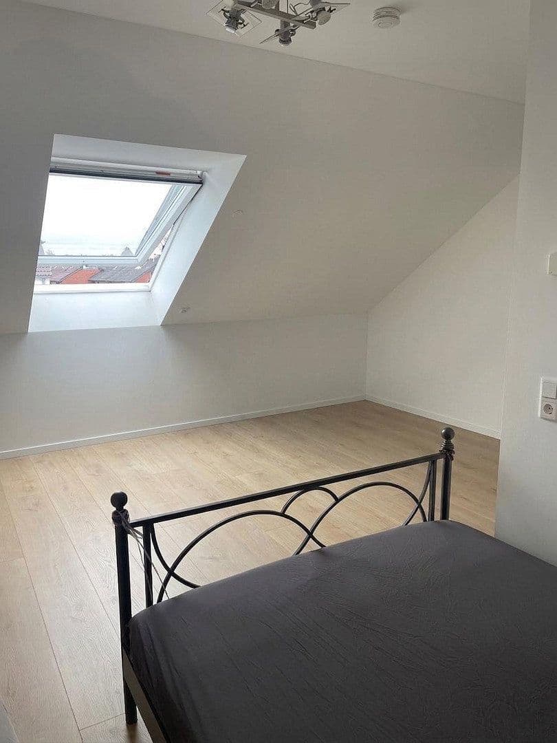 Prodej domu 134 m², pozemek 133 m², Langenfeld (Rheinland), Severní Porýní-Vestfálsko Prodej domu 134 m², pozemek 133 m², Langenfeld (Rheinland), Severní Porýní-Vestfálsko