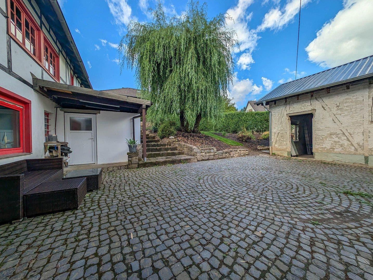Prodej domu 250 m², pozemek 1.211 m², Hanfer Straße 22, Hennef (Sieg), Severní Porýní-Vestfálsko Prodej domu 250 m², pozemek 1.211 m², Hanfer Straße 22, Hennef (Sieg), Severní Porýní-Vestfálsko