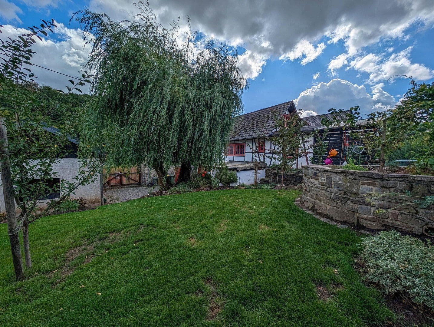 Prodej domu 250 m², pozemek 1.211 m², Hanfer Straße 22, Hennef (Sieg), Severní Porýní-Vestfálsko Prodej domu 250 m², pozemek 1.211 m², Hanfer Straße 22, Hennef (Sieg), Severní Porýní-Vestfálsko