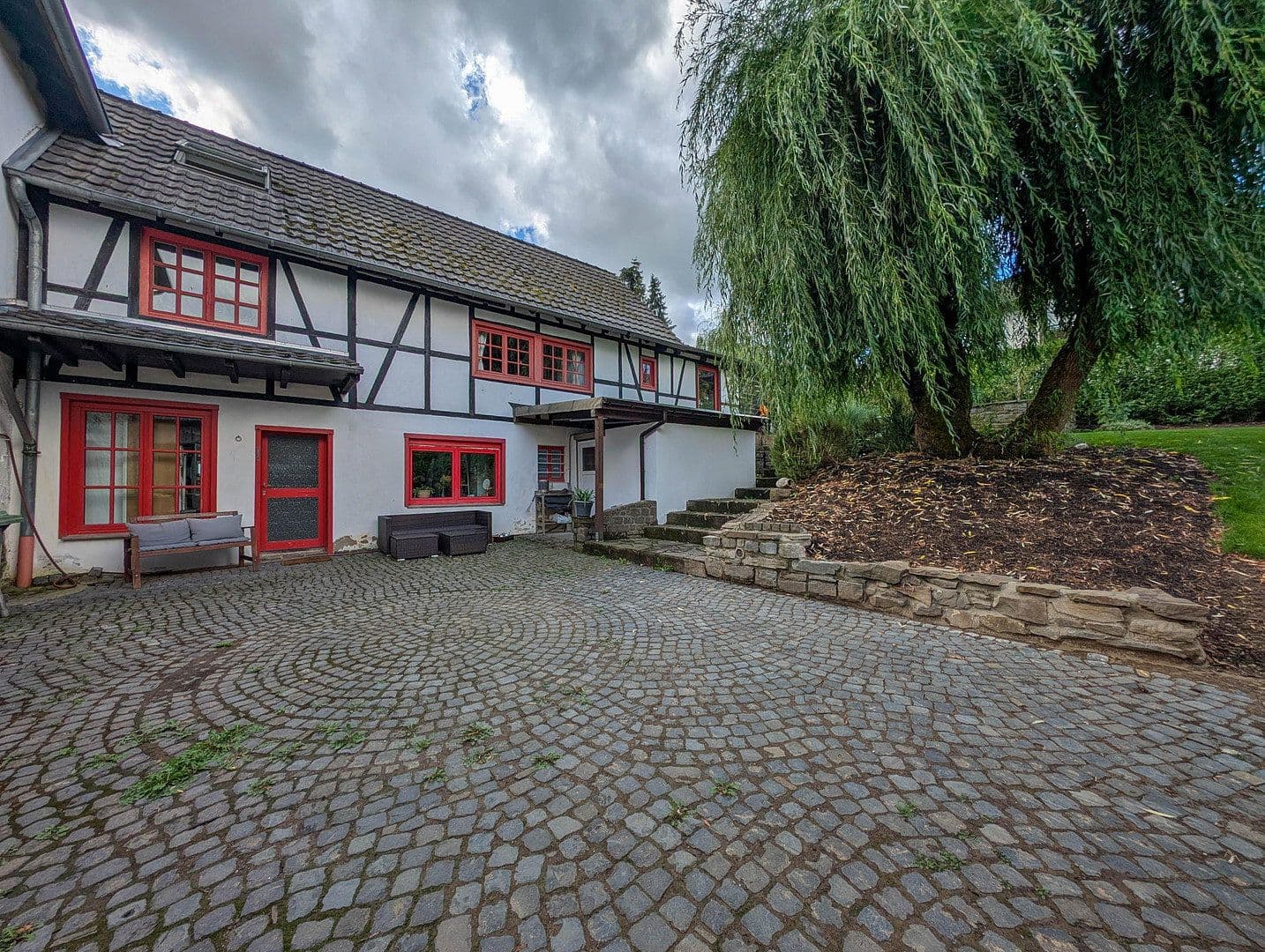 Prodej domu 250 m², pozemek 1.211 m², Hanfer Straße 22, Hennef (Sieg), Severní Porýní-Vestfálsko Prodej domu 250 m², pozemek 1.211 m², Hanfer Straße 22, Hennef (Sieg), Severní Porýní-Vestfálsko