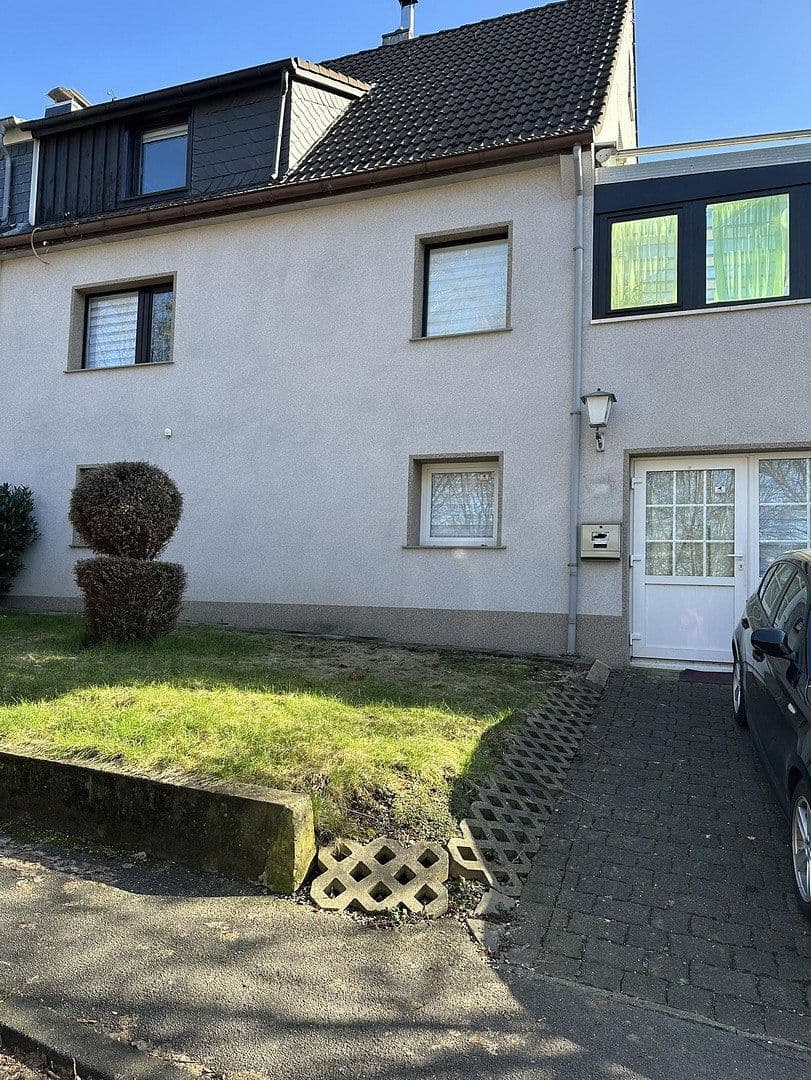 Prodej domu 240 m², pozemek 720 m², Wuppertal, Severní Porýní-Vestfálsko Prodej domu 240 m², pozemek 720 m², Wuppertal, Severní Porýní-Vestfálsko