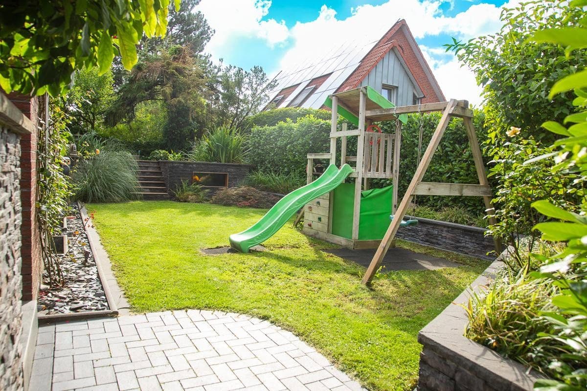 Prodej domu 339 m², pozemek 800 m², Hemmingen, Dolní Sasko Prodej domu 339 m², pozemek 800 m², Hemmingen, Dolní Sasko