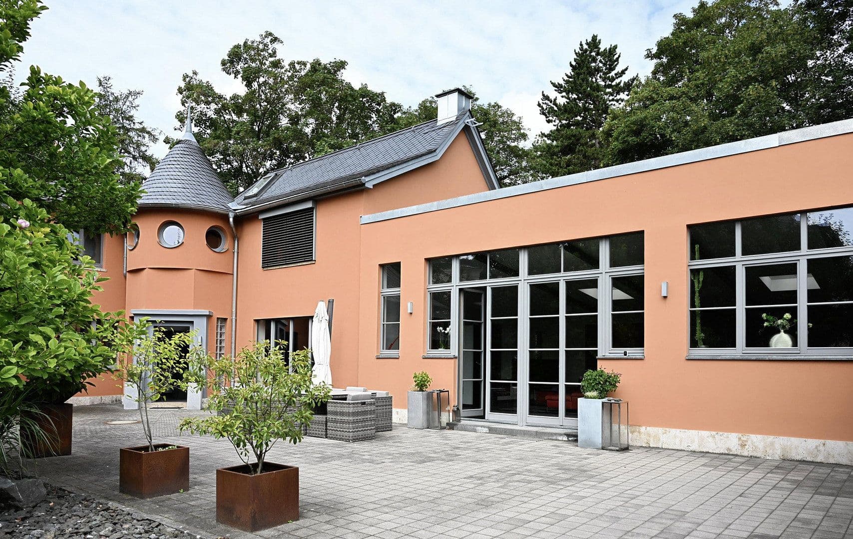 Prodej domu 390 m², pozemek 1.000 m², Weimar, Durynsko Prodej domu 390 m², pozemek 1.000 m², Weimar, Durynsko