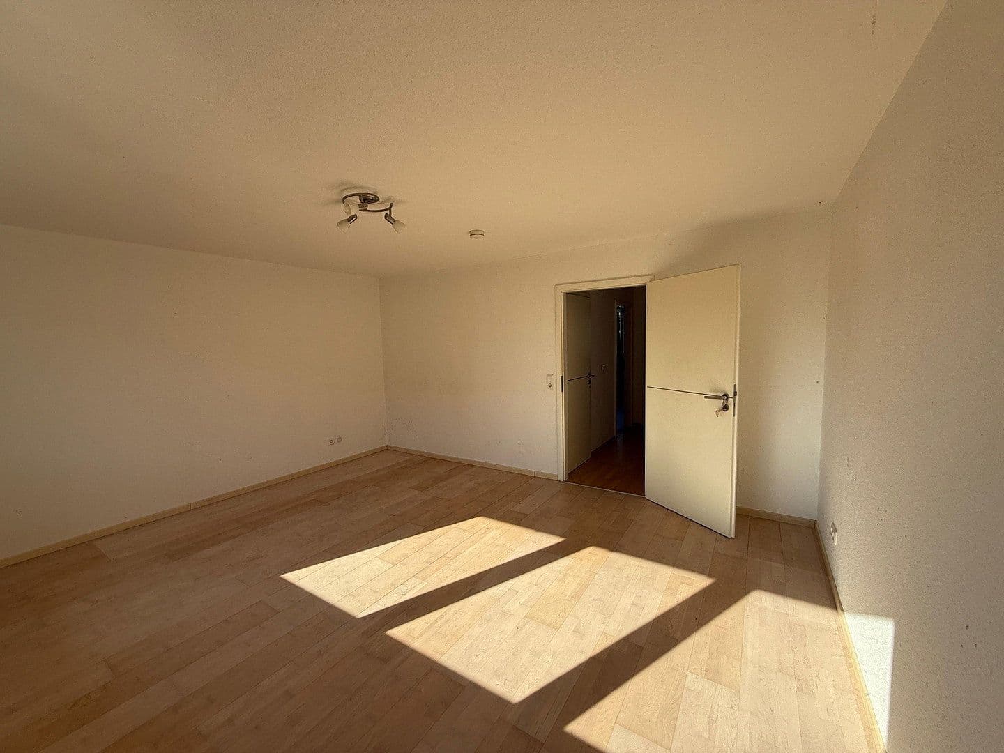 Prodej domu 131 m², pozemek 196 m², Kiefernweg 1, Rheinstetten, Bádensko-Württembersko Prodej domu 131 m², pozemek 196 m², Kiefernweg 1, Rheinstetten, Bádensko-Württembersko