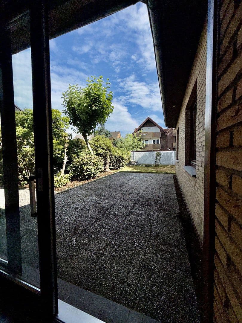 Prodej domu 152 m², pozemek 696 m², Weimarer Straße 2, Delmenhorst, Dolní Sasko Prodej domu 152 m², pozemek 696 m², Weimarer Straße 2, Delmenhorst, Dolní Sasko