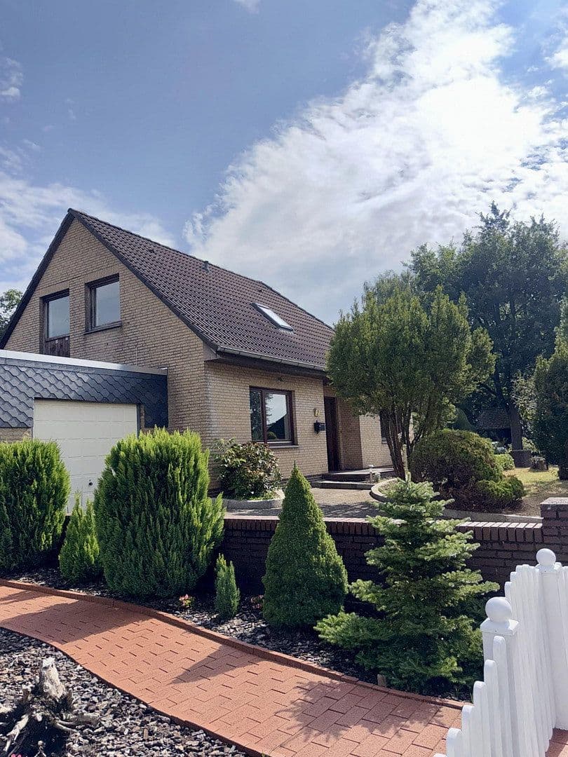 Prodej domu 152 m², pozemek 696 m², Weimarer Straße 2, Delmenhorst, Dolní Sasko Prodej domu 152 m², pozemek 696 m², Weimarer Straße 2, Delmenhorst, Dolní Sasko