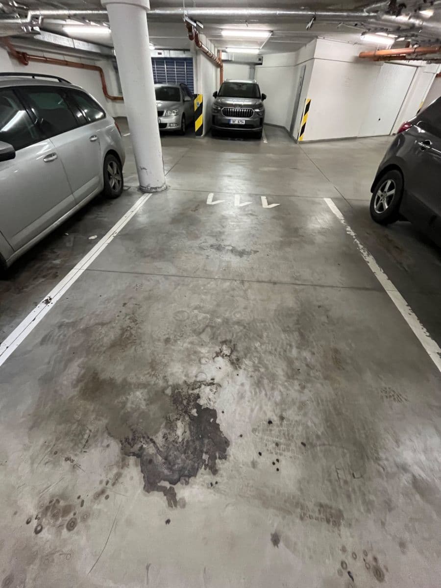 Pronájem garáže 12 m², Plzeňská, Praha, Praha Pronájem garáže 12 m², Plzeňská, Praha, Praha