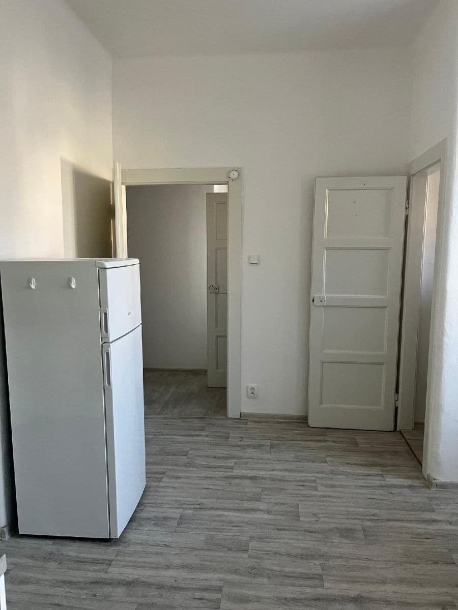 Pronájem bytu 1+1 45 m², Šmeralova, Olomouc, Olomoucký kraj Pronájem bytu 1+1 45 m², Šmeralova, Olomouc, Olomoucký kraj