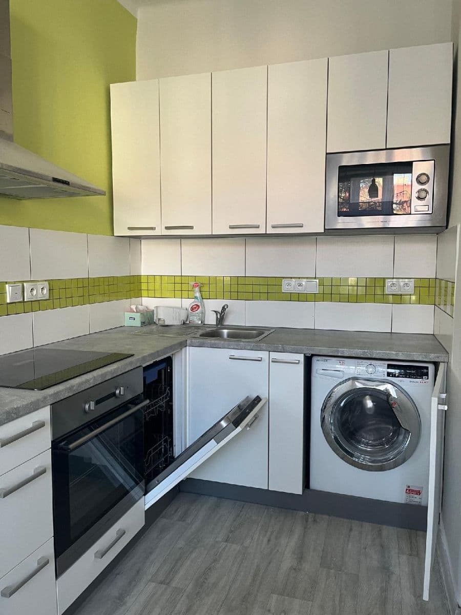Pronájem bytu 1+1 45 m², Šmeralova, Olomouc, Olomoucký kraj Pronájem bytu 1+1 45 m², Šmeralova, Olomouc, Olomoucký kraj