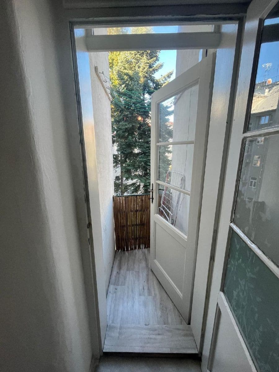 Pronájem bytu 1+1 45 m², Šmeralova, Olomouc, Olomoucký kraj Pronájem bytu 1+1 45 m², Šmeralova, Olomouc, Olomoucký kraj