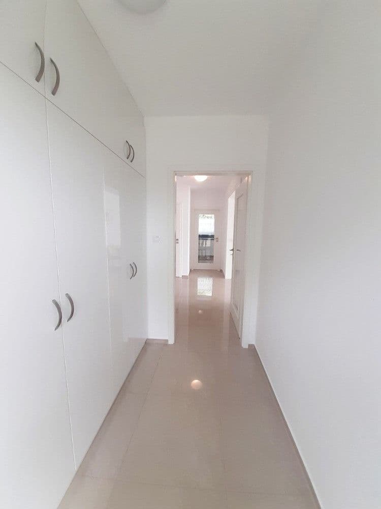 Pronájem bytu 4+1 150 m², Na Zlaté stoce, České Budějovice, Jihočeský kraj Pronájem bytu 4+1 150 m², Na Zlaté stoce, České Budějovice, Jihočeský kraj
