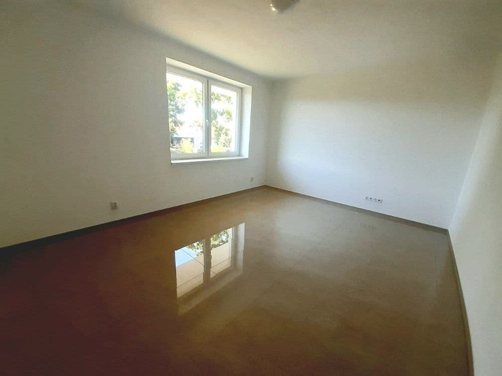 Pronájem bytu 4+1 150 m², Na Zlaté stoce, České Budějovice, Jihočeský kraj Pronájem bytu 4+1 150 m², Na Zlaté stoce, České Budějovice, Jihočeský kraj