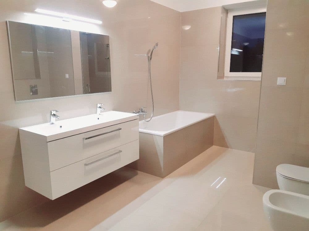 Pronájem bytu 4+1 150 m², Na Zlaté stoce, České Budějovice, Jihočeský kraj Pronájem bytu 4+1 150 m², Na Zlaté stoce, České Budějovice, Jihočeský kraj