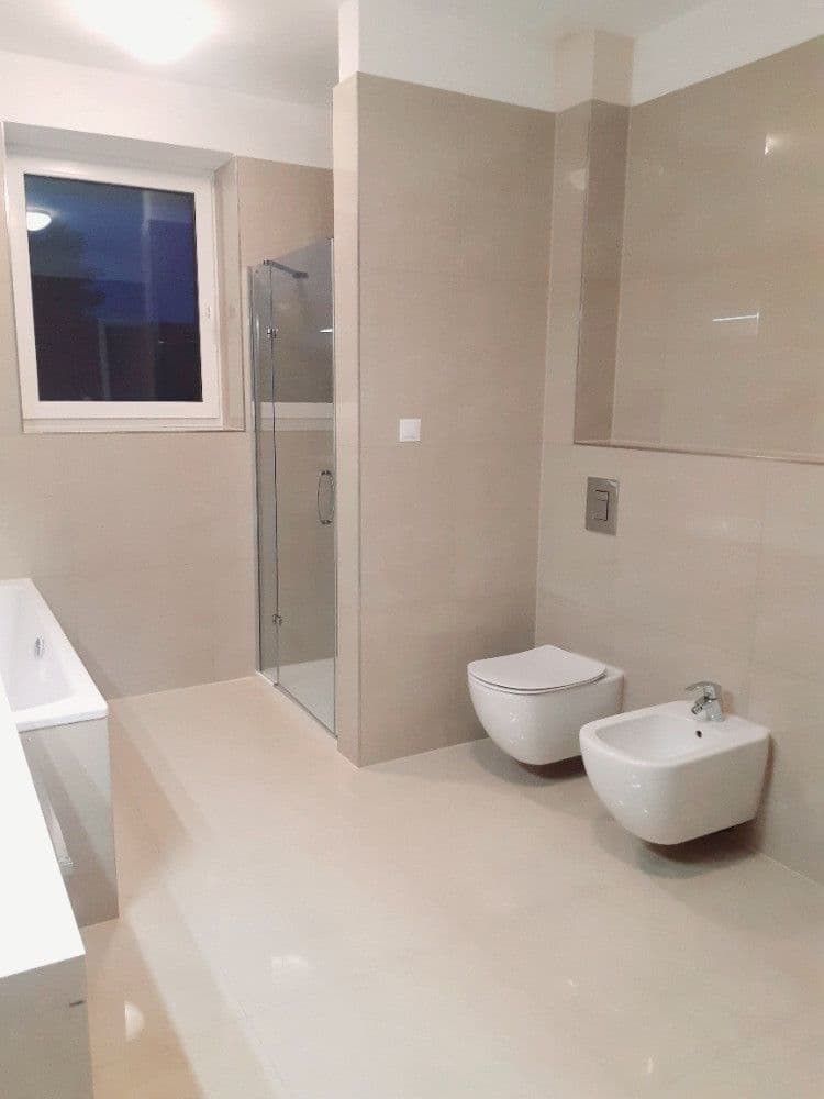Pronájem bytu 4+1 150 m², Na Zlaté stoce, České Budějovice, Jihočeský kraj Pronájem bytu 4+1 150 m², Na Zlaté stoce, České Budějovice, Jihočeský kraj
