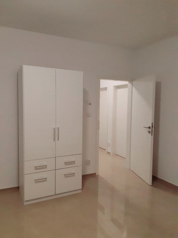 Pronájem bytu 4+1 150 m², Na Zlaté stoce, České Budějovice, Jihočeský kraj Pronájem bytu 4+1 150 m², Na Zlaté stoce, České Budějovice, Jihočeský kraj