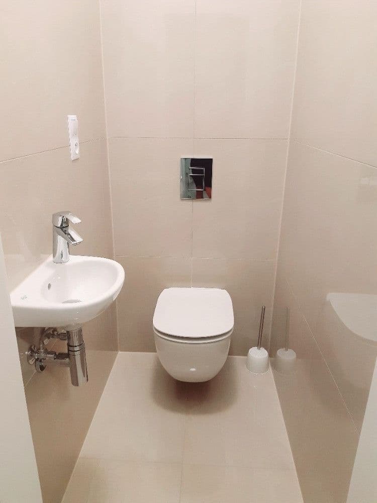 Pronájem bytu 4+1 150 m², Na Zlaté stoce, České Budějovice, Jihočeský kraj Pronájem bytu 4+1 150 m², Na Zlaté stoce, České Budějovice, Jihočeský kraj