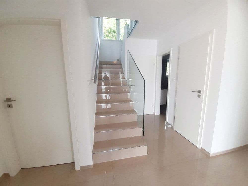 Pronájem bytu 4+1 150 m², Na Zlaté stoce, České Budějovice, Jihočeský kraj Pronájem bytu 4+1 150 m², Na Zlaté stoce, České Budějovice, Jihočeský kraj