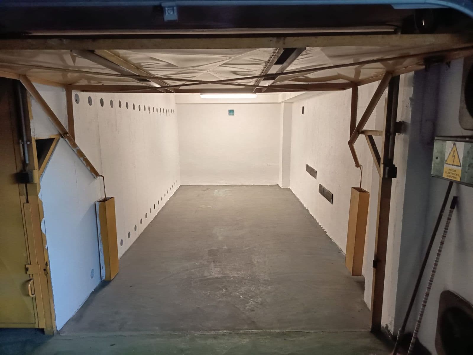Pronájem garáže 18 m², Chelčického, Praha, Praha Pronájem garáže 18 m², Chelčického, Praha, Praha