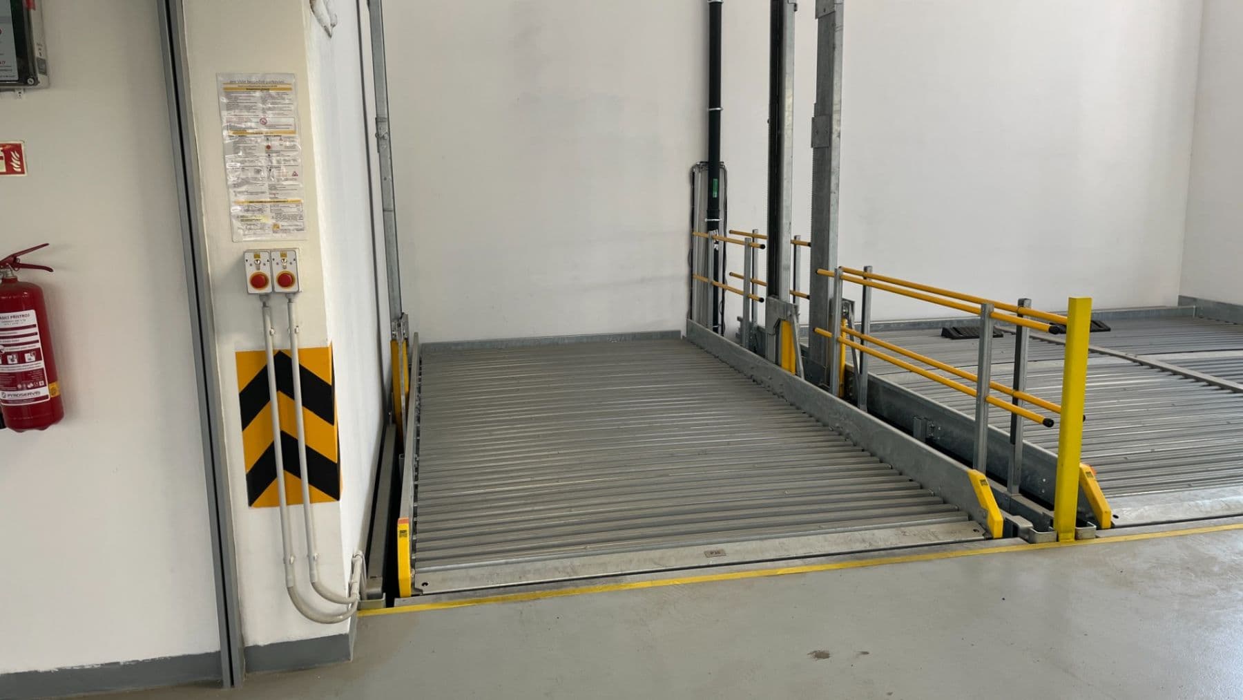 Pronájem garáže 13 m², Kardašovská, Praha, Praha Pronájem garáže 13 m², Kardašovská, Praha, Praha