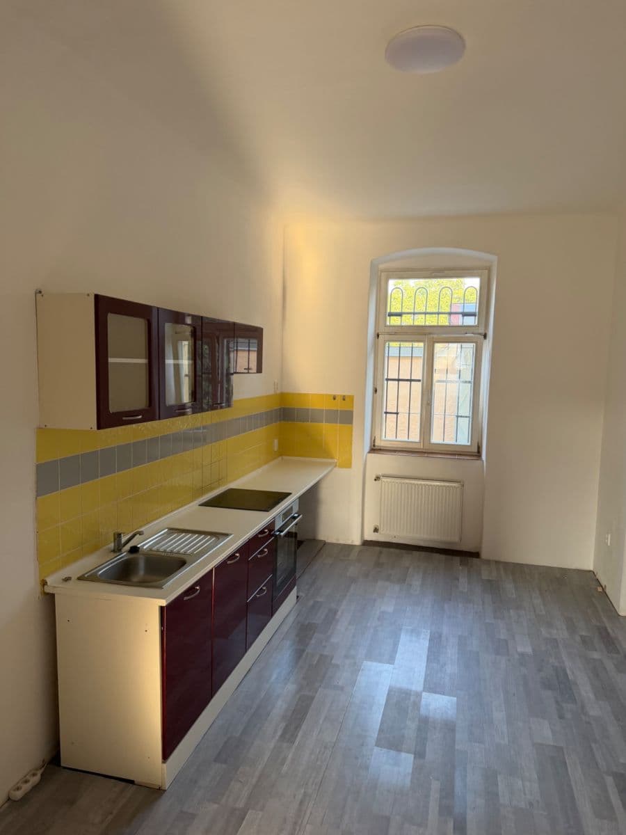 Pronájem bytu 4+1 119 m², 26. dubna, Cheb, Karlovarský kraj Pronájem bytu 4+1 119 m², 26. dubna, Cheb, Karlovarský kraj