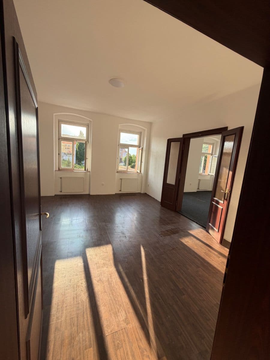 Pronájem bytu 4+1 119 m², 26. dubna, Cheb, Karlovarský kraj Pronájem bytu 4+1 119 m², 26. dubna, Cheb, Karlovarský kraj