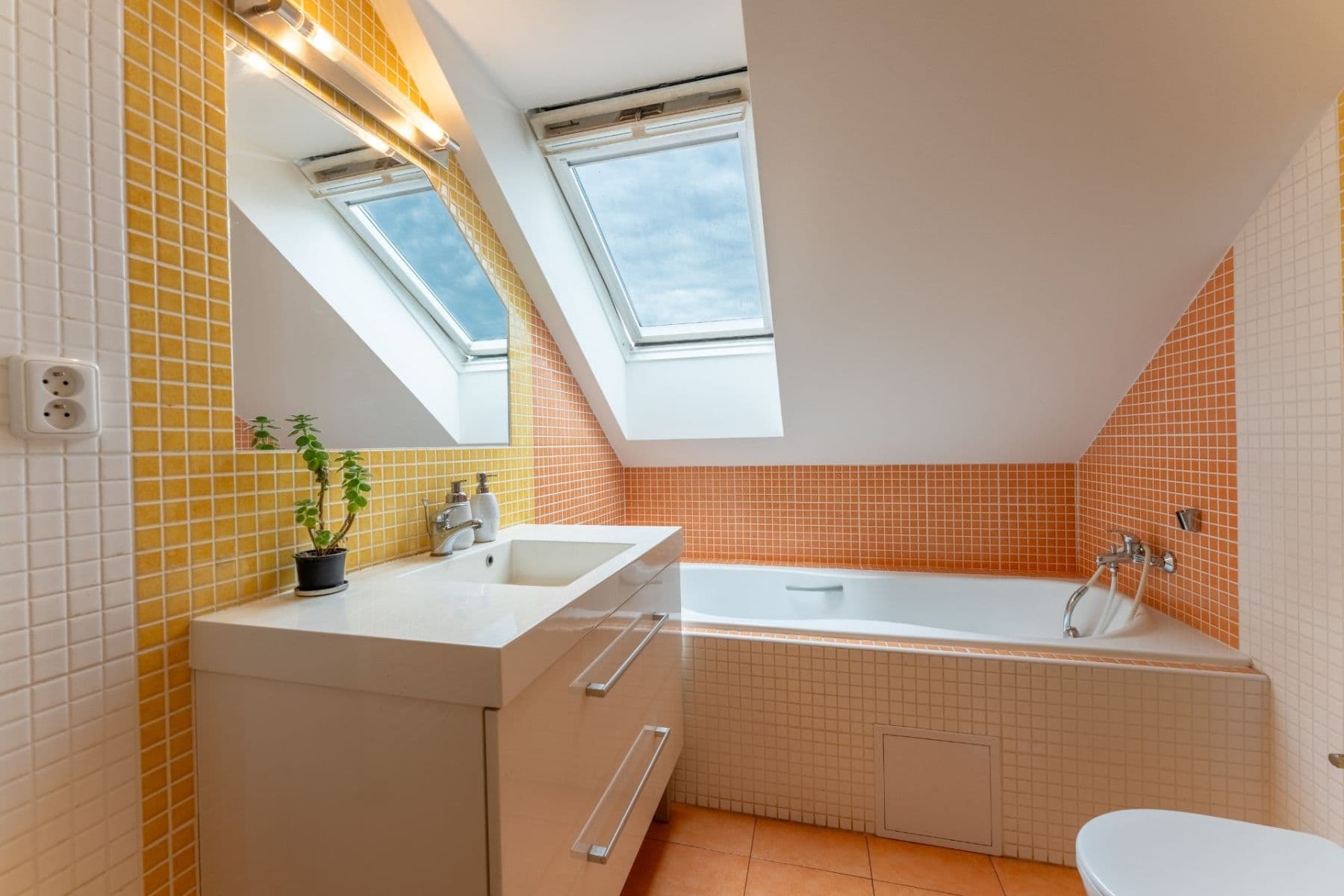 Prodej domu 158 m², pozemek 700 m², U Potoka, Mukařov, Středočeský kraj Prodej domu 158 m², pozemek 700 m², U Potoka, Mukařov, Středočeský kraj