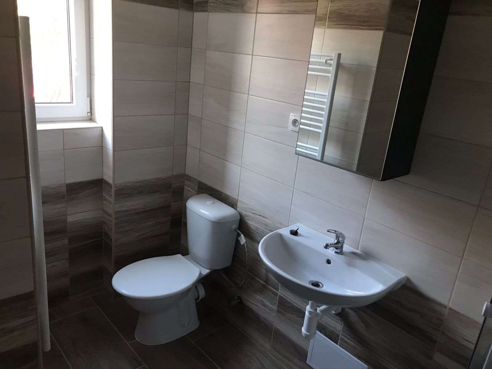 Pronájem bytu 2+1 52 m², 5. května, Mníšek pod Brdy, Středočeský kraj Pronájem bytu 2+1 52 m², 5. května, Mníšek pod Brdy, Středočeský kraj