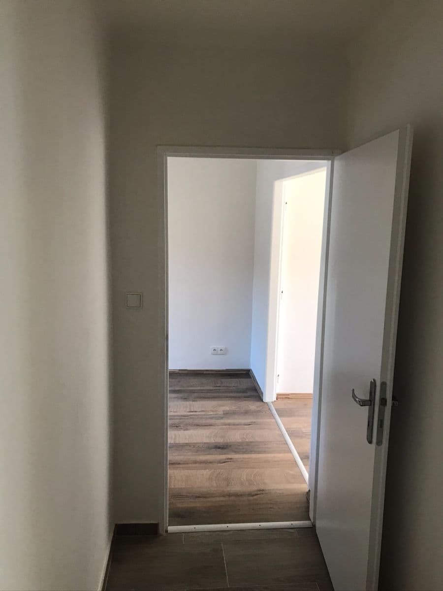 Pronájem bytu 2+1 52 m², 5. května, Mníšek pod Brdy, Středočeský kraj Pronájem bytu 2+1 52 m², 5. května, Mníšek pod Brdy, Středočeský kraj