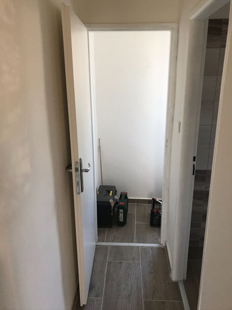 Pronájem bytu 2+1 52 m², 5. května, Mníšek pod Brdy, Středočeský kraj Pronájem bytu 2+1 52 m², 5. května, Mníšek pod Brdy, Středočeský kraj