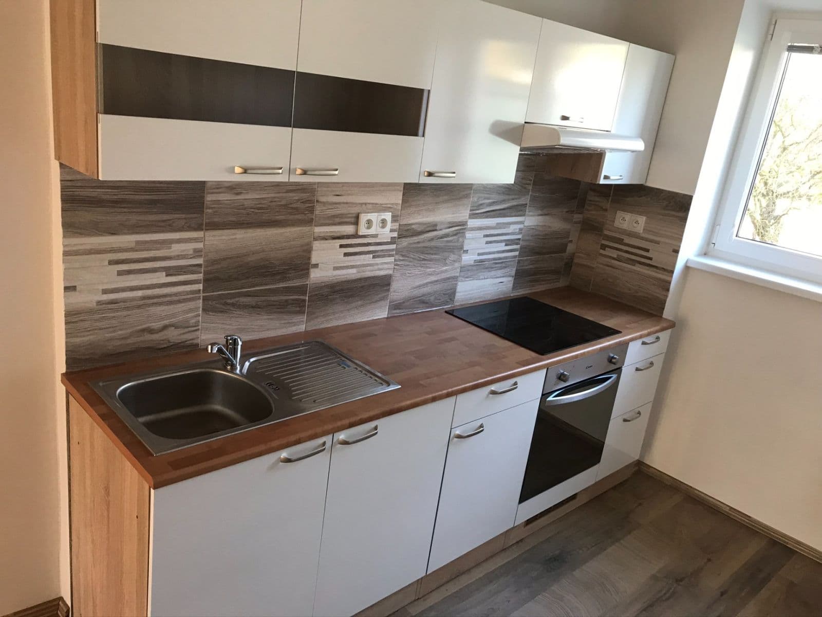 Pronájem bytu 2+1 52 m², 5. května, Mníšek pod Brdy, Středočeský kraj Pronájem bytu 2+1 52 m², 5. května, Mníšek pod Brdy, Středočeský kraj