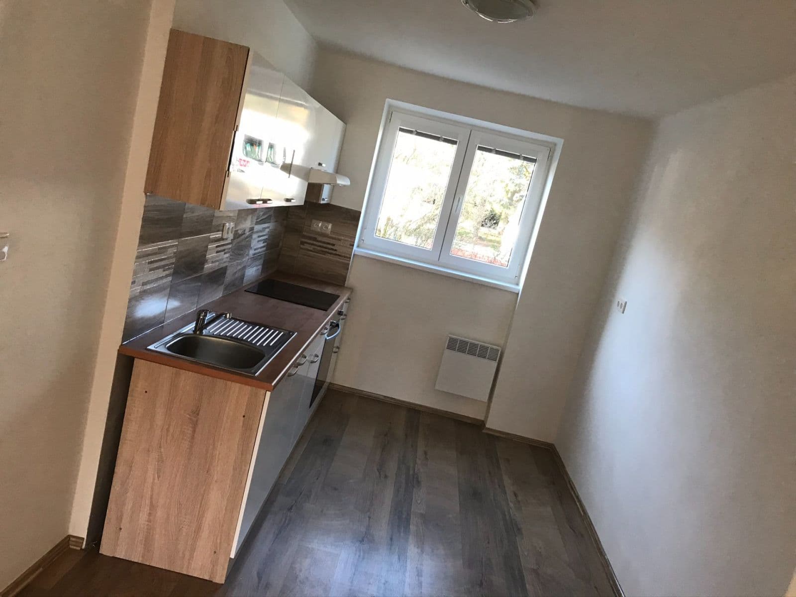 Pronájem bytu 2+1 52 m², 5. května, Mníšek pod Brdy, Středočeský kraj Pronájem bytu 2+1 52 m², 5. května, Mníšek pod Brdy, Středočeský kraj