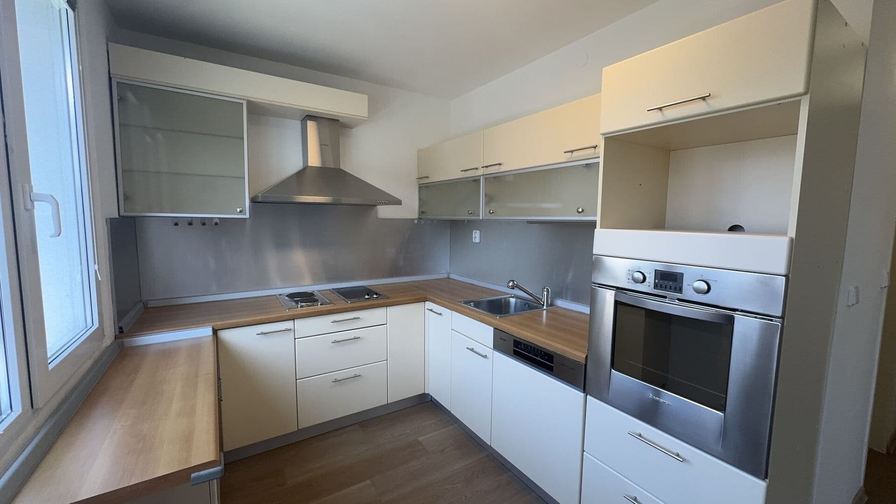 Pronájem bytu 3+1 84 m², Roháčova, Český Brod, Středočeský kraj Pronájem bytu 3+1 84 m², Roháčova, Český Brod, Středočeský kraj