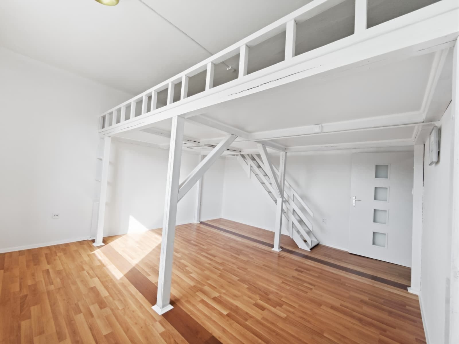 Prodej bytu 1+1 34 m², Vrchlického náměstí, Rakovník, Středočeský kraj Prodej bytu 1+1 34 m², Vrchlického náměstí, Rakovník, Středočeský kraj