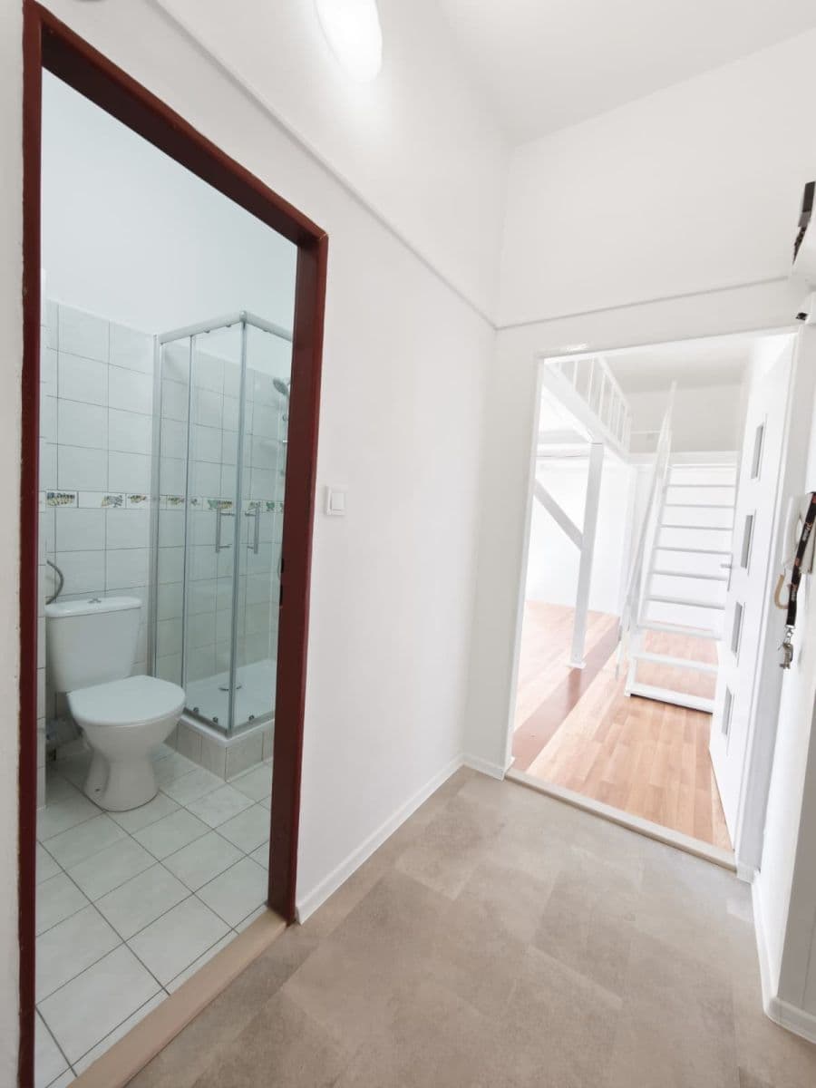 Prodej bytu 1+1 34 m², Vrchlického náměstí, Rakovník, Středočeský kraj Prodej bytu 1+1 34 m², Vrchlického náměstí, Rakovník, Středočeský kraj